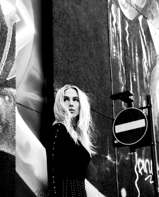 A BLONDE IN LONDON No03