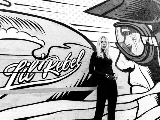 A BLONDE IN LONDON No05