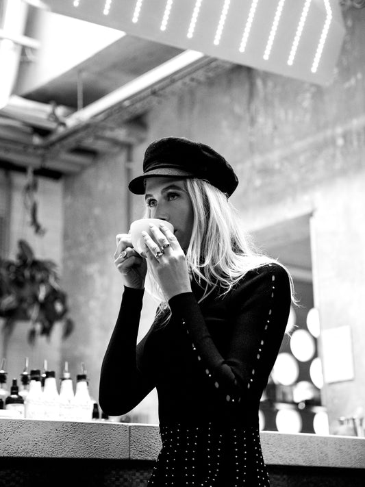 A BLONDE IN LONDON No06