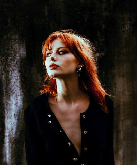 THE CIGARETTE GIRL No05